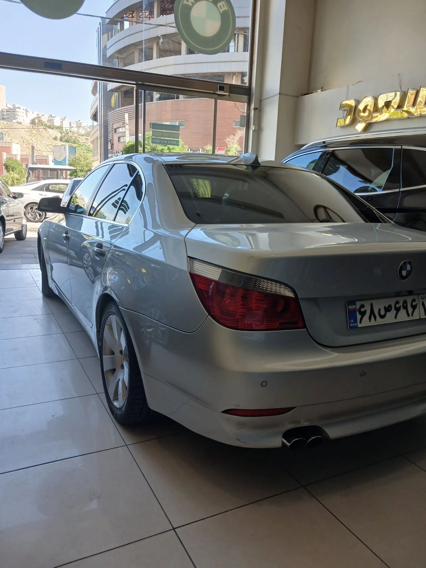 BMW 520i - سمت چپ