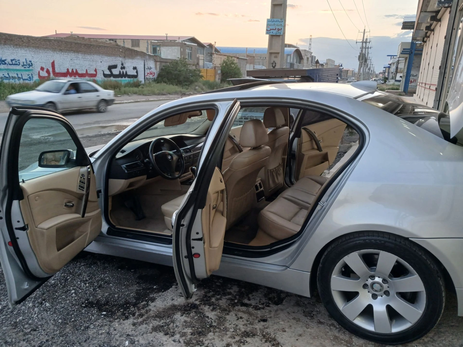 BMW 520i - عقب